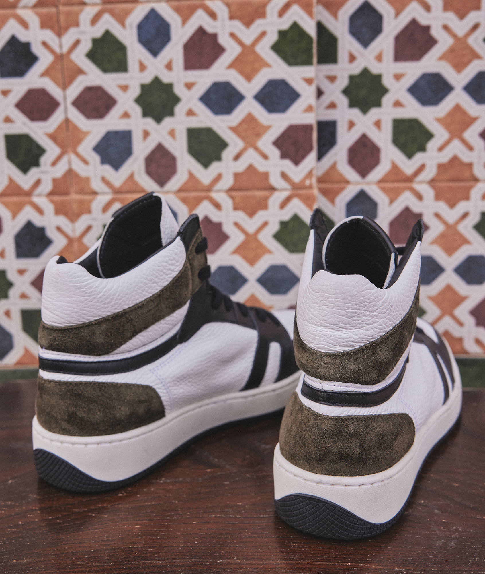 Hoge sneakers van wit en zwart leder Nelson Dames | Maison 123