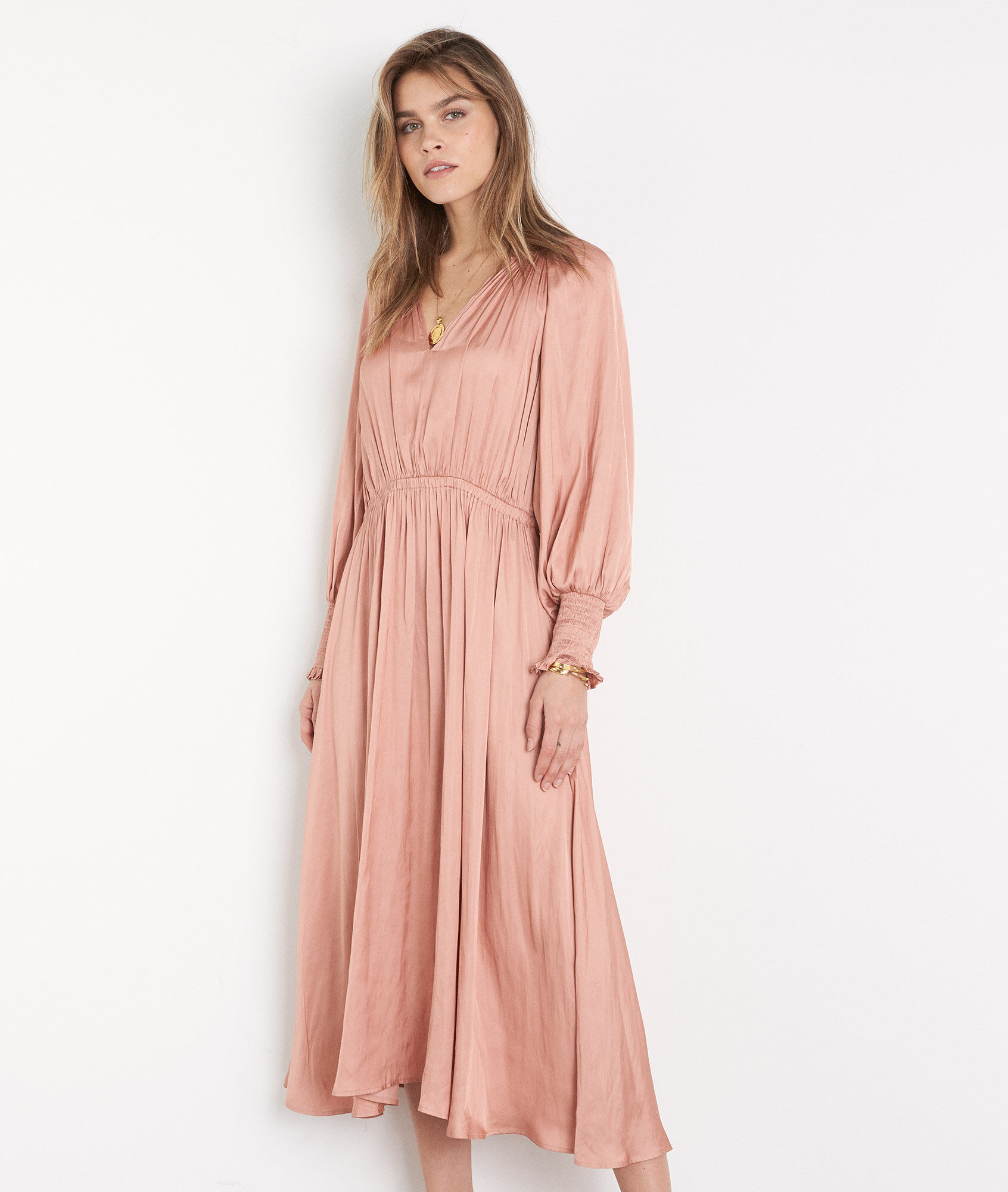 Robe longue satinée rose poudré Heidi Femme Maison 123